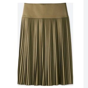 Uniqlo U Pleated Midi Skirt